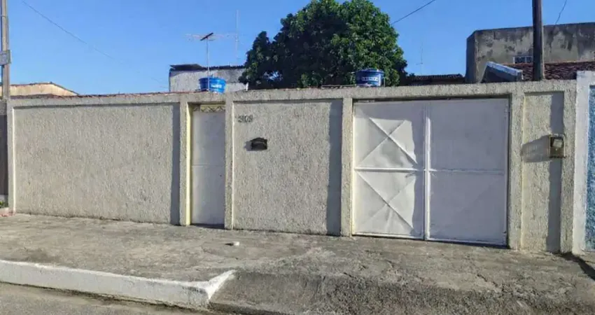 Casa em Rua Pública com 3 dormitórios sendo 1 suíte no Graciliano Ramos - 200m²