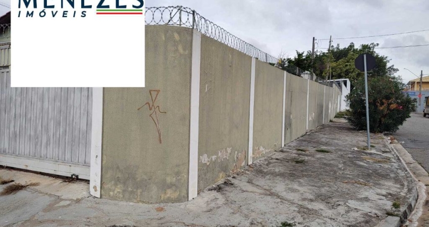Terreno com 2 casas