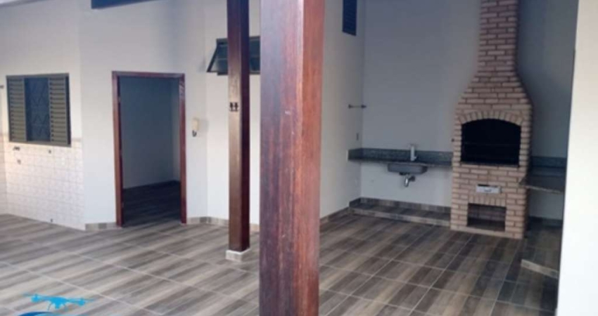 Casa de 4 quartos com espaço gourmet no Bairro Jardim Patrícia com 250 m2 no terreno.