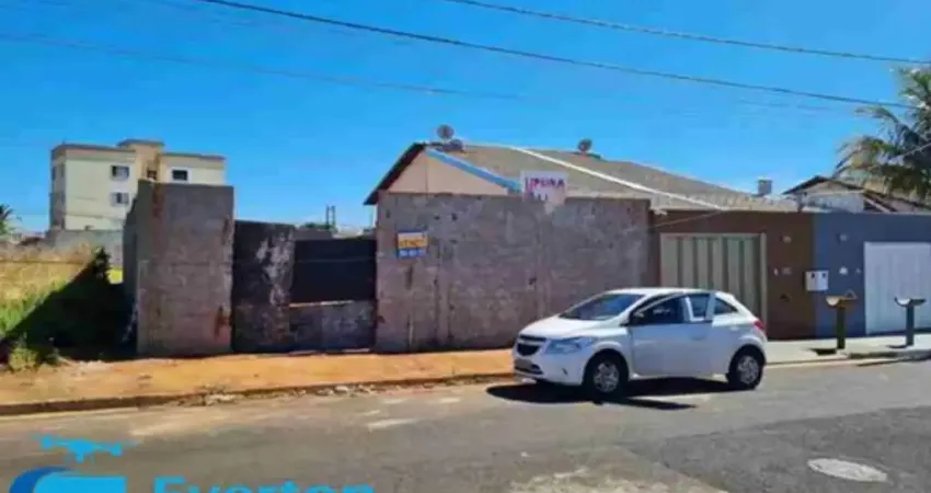 Terreno de 250 m², plano e todo murado, no New Golden Ville.