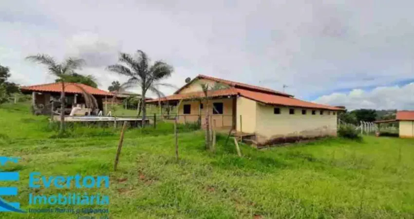 Excelente oportunidade para morar no campo  pertinho de Uberlândia- Condomínio Eldorado.7.500 m2