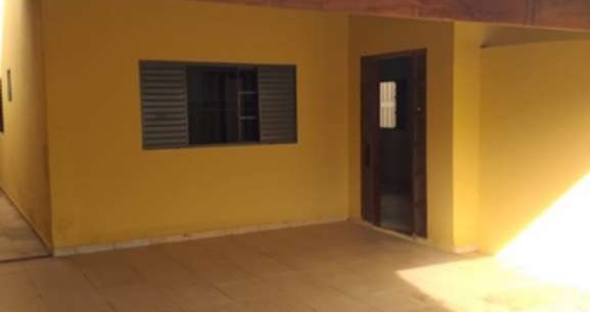 2 casas, com aproximadamente 130 m² e 100 m², em terreno de 250 m², no Jardim Patrícia.