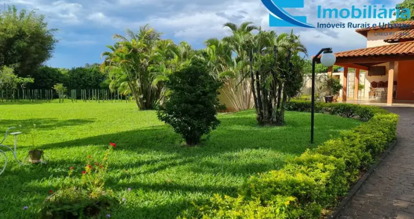 Não existe um imóvel perfeito, mas sim boas oportunidades! Excelente propriedade no condomínio Morada do Sol, área com 5.200m.;