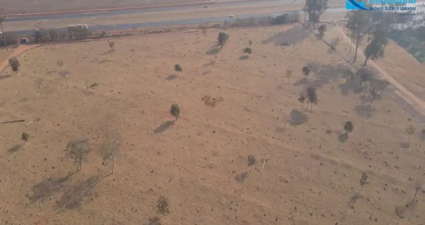 São 4 áreas de 20.000m.  cada, com topografia plana em Uberlândia-MG;