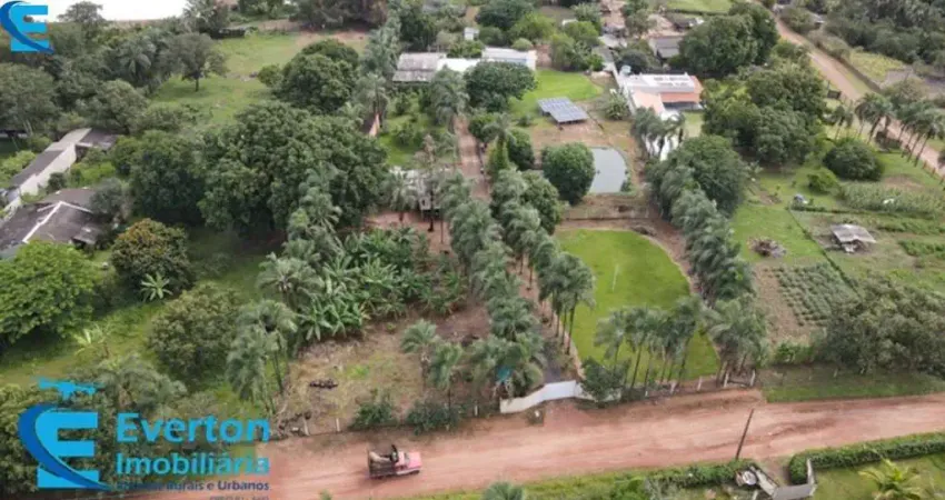 Chácara com 7.000M² ideal para moradia, lazer e exploração de pequenas atividades rurais.