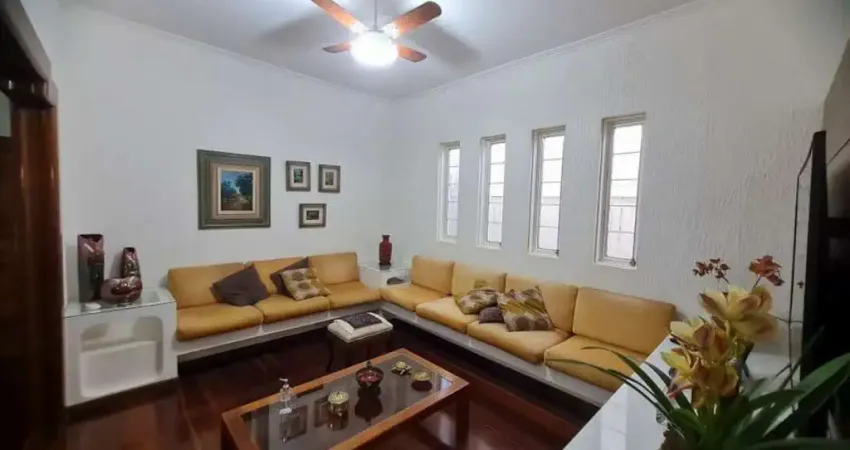 Casa c/ 250m², terreno 360m², 3 quartos 1 suite, 3 salas, 3 banheiros, 2 vagas garagem, salão de festa, piscina com aquecimento solar