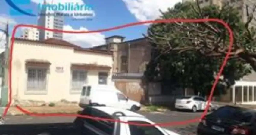 Casa num terreno 20,2 x 16,2, ótima localização, 2 quartos, sala, cozinha, banheiro, 2 cômodos de comercio, garagem 2 cobertas 5 descobertas