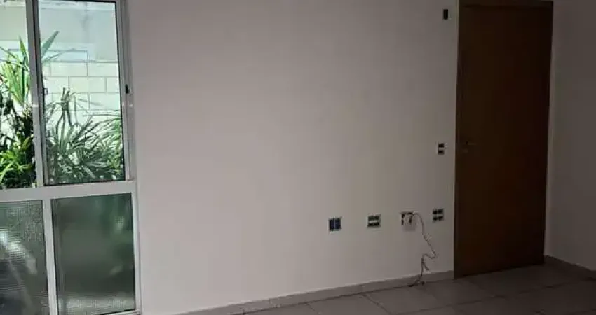 Apto 2/4, sala conjugada com cozinha e banheiro, em condomínio com piscina, salão de festas e brinquedoteca.