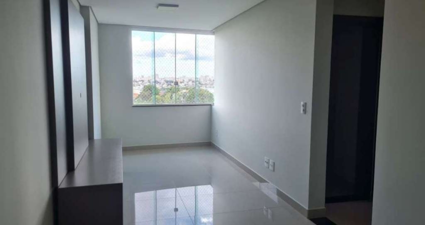 Apto de 60 m², bem localizado, com 2 quartos e 1 vaga de garagem espaçosa que cabem 2 carros.