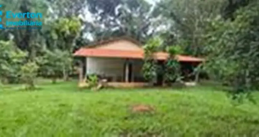Chácara de Luxo à Venda em Uberlândia-MG  3 Quartos, Piscina, Pomar, Condomínio Eldorado - Imperdível!