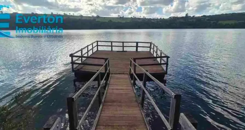 Rancho 2.058m2 - Condomínio Fechado Miranda 4, sobrado com 04 suítes, quiosque, churrasqueiea e piscina, apens 35 km de Uberlândia.
