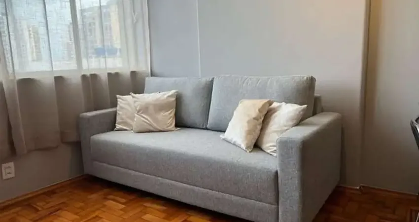 Apto no centro, de 2/4, com 65 m², lavabo, banheiro social, em prédio com 2 elevadores.