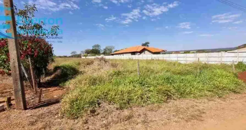 Chácara com uma área de 2.000 m² próximo de uberlândia, apenas 23km via asfaltada, condomínio cruz branca