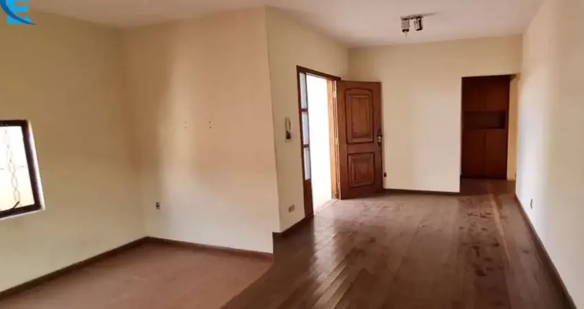 Casa com 3 quartos piso taboa corrida, suite, garagem, cômodo de comercio na esquina
