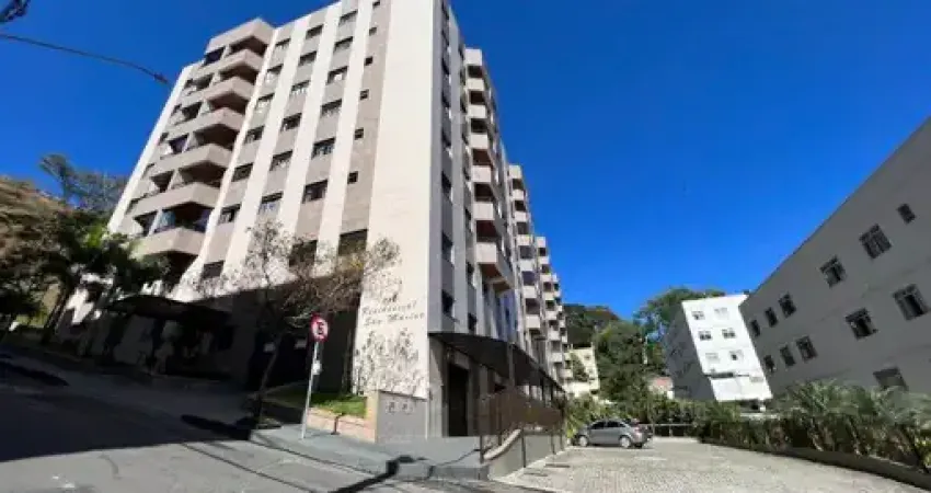 Apartamento espaçoso com sala dois ambientes, e quartos com excelente tamanho. Prédio com elevador e portaria 24 horas