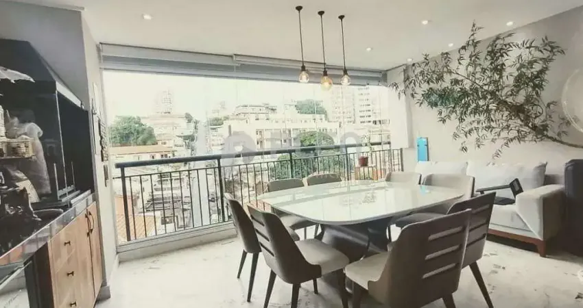 Localizado no coração de Santana, São Paulo, este apartamento com terraço
