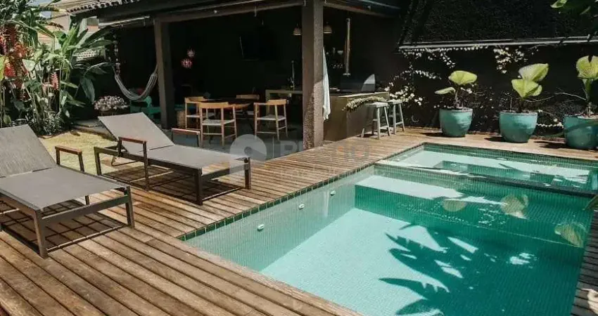 Casa térrea mobiliada e decorada localizada em rua tranquila em alphaville