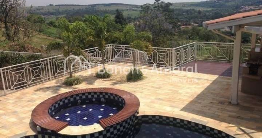 Linda casa de condomínio em Sousas, com 350m², 4 quartos e 3 suítes.