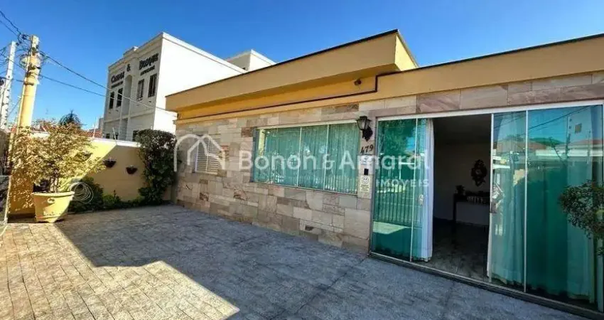 Casa com 3 Quartos e 3 banheiros à Venda, 151 m² por R$ 850.000