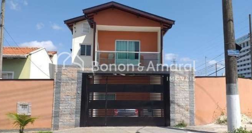 Casa estilo Sobrado com 256 m² de área construída, 3 quartos no Parque Alto Taquaral