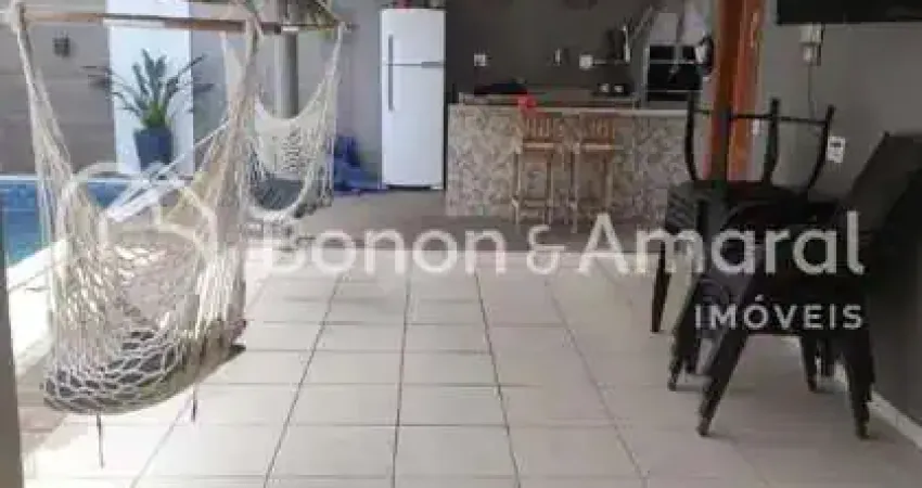 Oportunidade imperdível! Casa terrea em condomínio bem localizado!