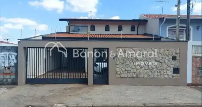 Sobrado Espacioso à Venda no Jardim Chapadão com 4 Dormitórios e Churrasqueira Integrada