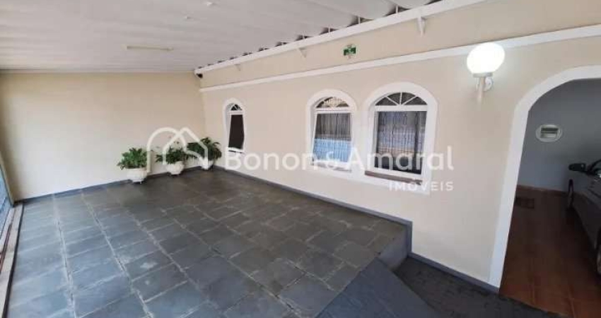 Casa à venda no Parque Taquaral com 4 quartos e 2 banheiros