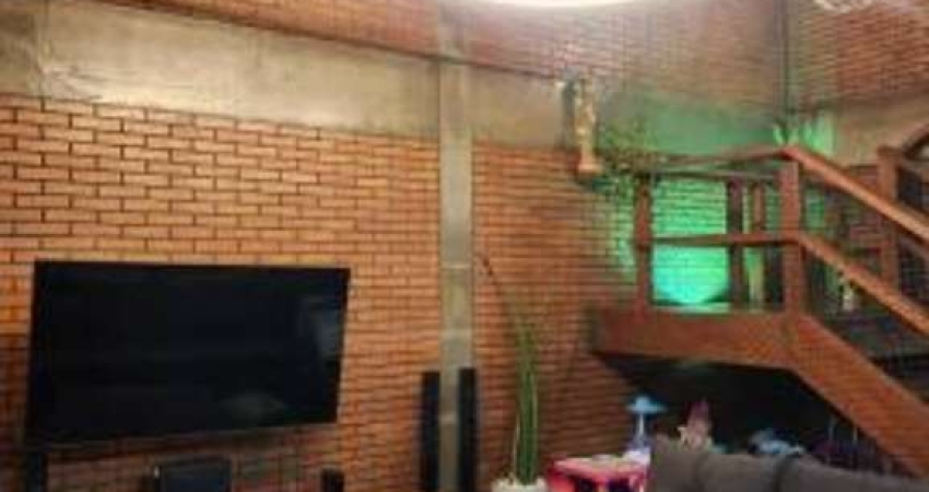 Sobrado com grande área verde a venda no Planalto Paulista, 3 dormitórios, suite, 4 vagas.