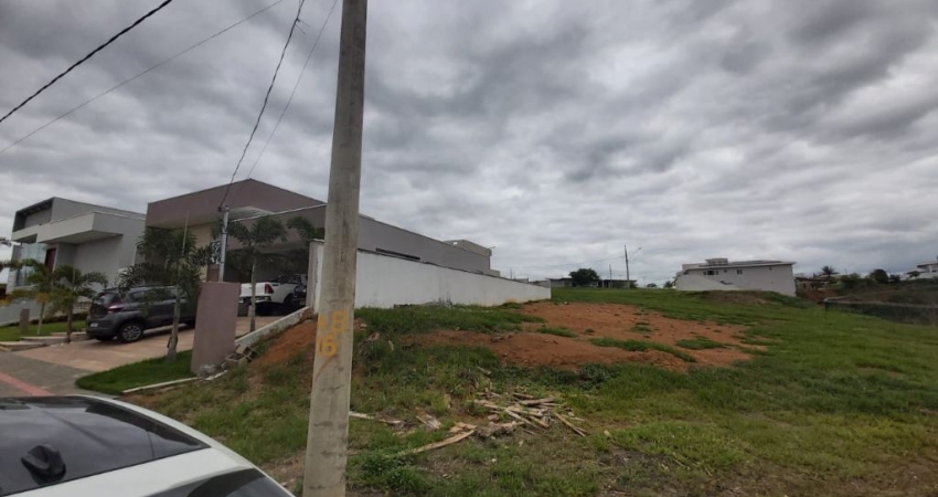 Terreno em condomínio fechado à venda na Lagoa Silvana, Caratinga 