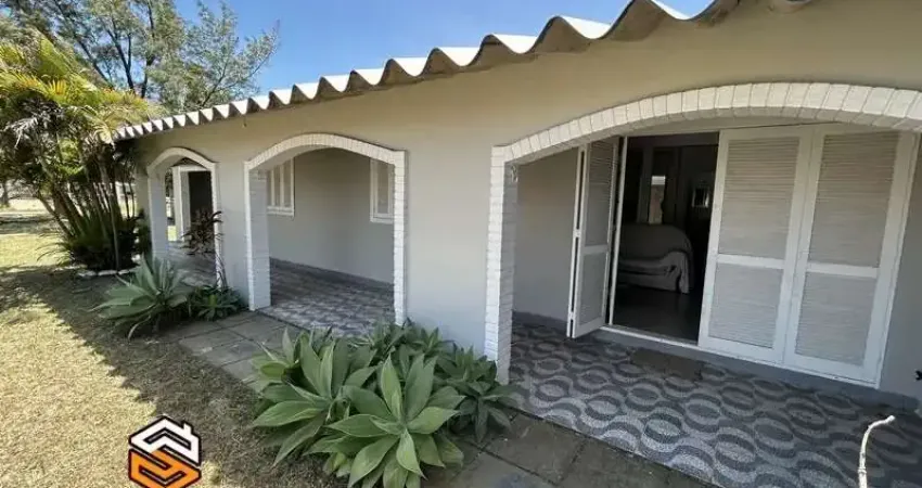 Imóvel de esquina, próxima da beira-mar em avenida principal!