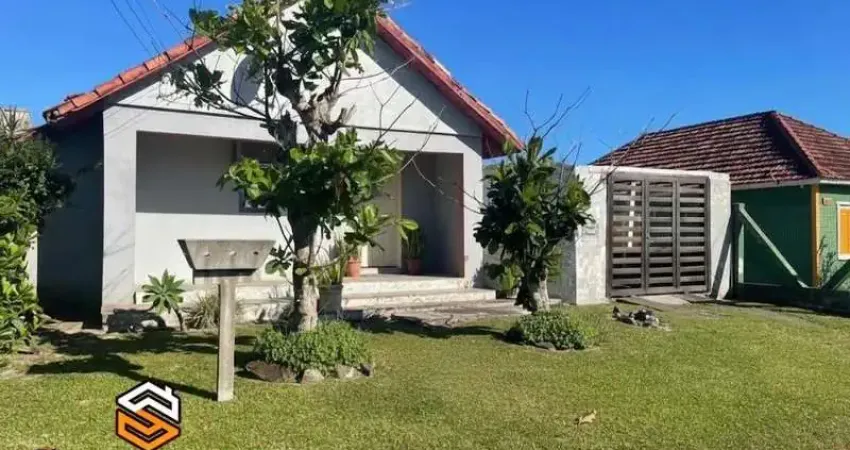 Casa a venda a poucos metros da biera mar. praia de mariluz. litoral de imbé