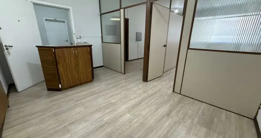 Conjunto Comercial com 2 Salas 2 Banheiros Centro Curitiba com Garagem