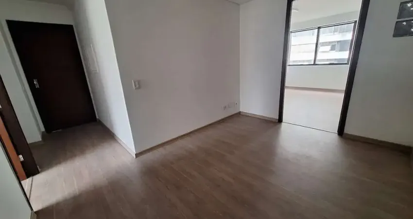 Sala comercial Centro Curitiba com 44,87m² de área útil com 3 salas 1 banheiro portaria 24 horas catraca