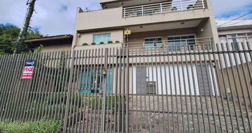 Casa residencial para Venda Alto da XV, Curitiba, rua tranquila, sem saída,  5 dormitórios com sacada e terraço, 5 vagas de garagem