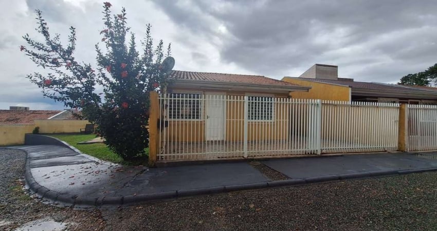 Casa em Araucária, bairro Thomaz Coelho dentro de condomínio, isolada, com 2 quartos desocupada com 2 vagas de garagem