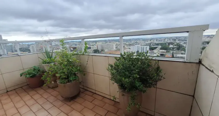 Cobertura Centro de Curitiba,  Shopping Estação, CEFET. 2 entradas (piso 1 e piso Superior), 1 vaga de garagem livre, apartamento muito claro, arejado