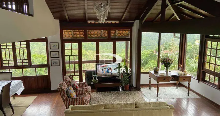 Casa com 3 dormitórios à venda, 240 m² por R$ 1.600.000,00 - Sans Souci - Nova Friburgo/RJ