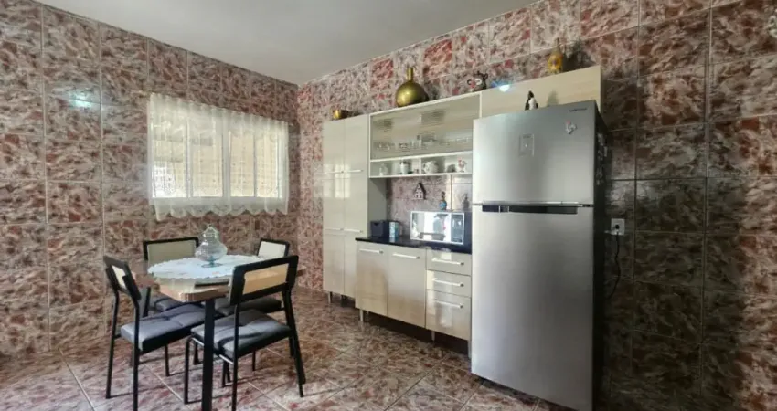 Casa à Venda no Parque Jaraguá – Ótima Localização, 2 Dormitórios e Garagem para 2 Carros