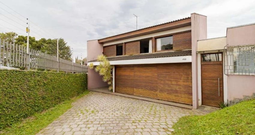 Casa para Venda em Curitiba, Vista Alegre, 4 dormitórios, 1 suíte, 6 banheiros, 2 vagas