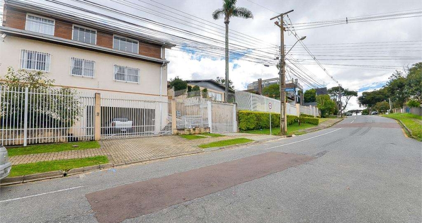 Sobrado para Venda em Curitiba, SÃO LOURENÇO, 3 dormitórios, 1 suíte, 3 banheiros, 4 vagas