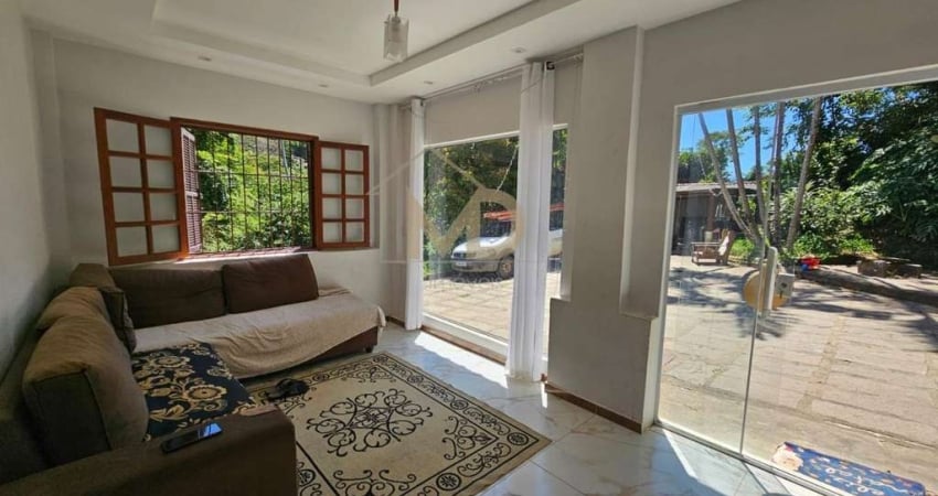 Casa para Venda em Teresópolis, Pessegueiros, 4 dormitórios, 1 suíte, 2 banheiros, 3 vagas