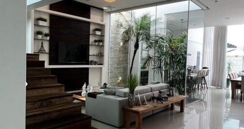 Linda Casa na Praia dos Amores