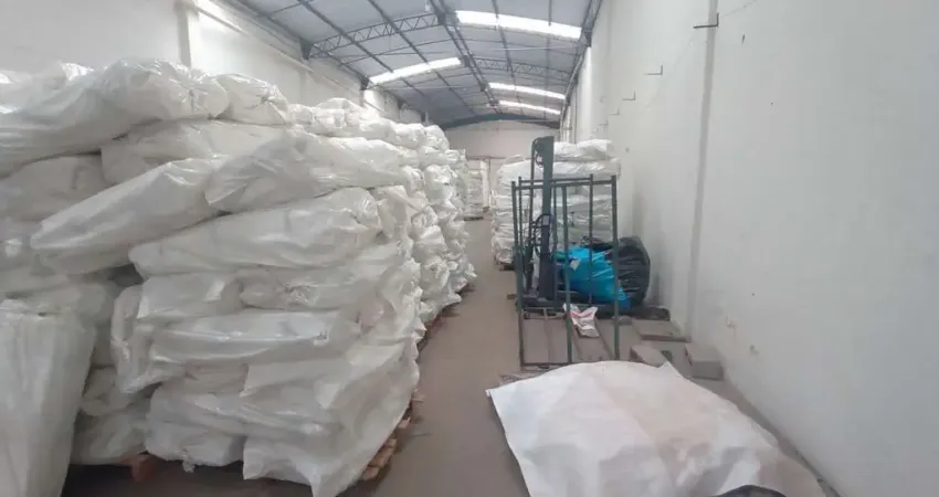 Barracão Comercial de 500 m² em Localização Estratégica com Escritório e Fácil Acesso à Rodovia