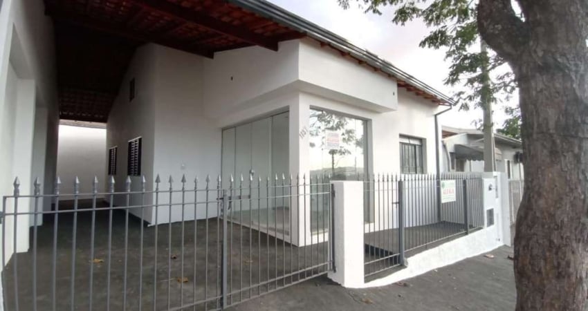 Casa 2 Dormitórios - Residencial ou Comercial com Ótima Localização