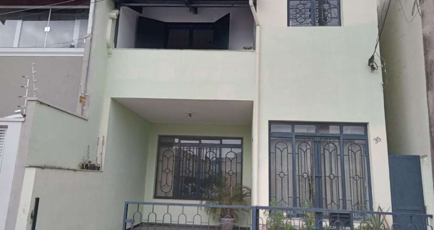 Casa com 3 dormitórios para alugar, 182 m² por R$ 2.607,00/mês - Centro - São João da Boa Vista/SP