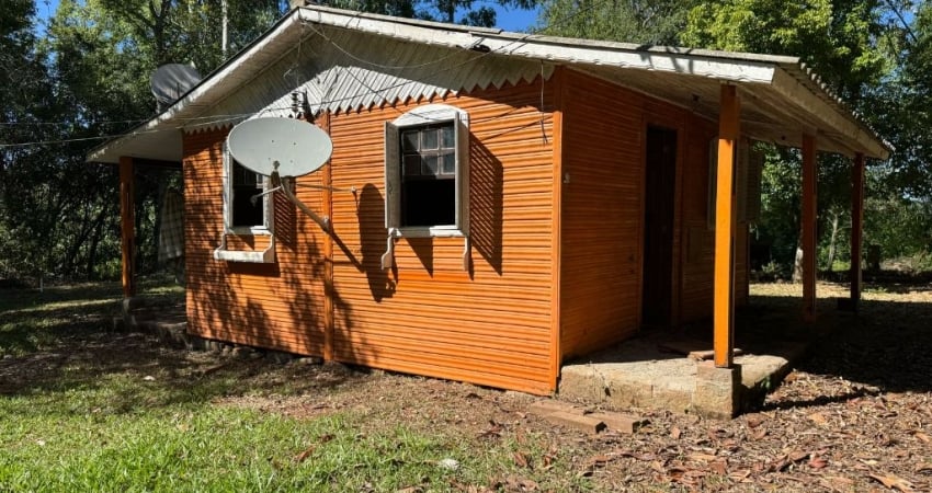 Sítio com casa condomínio fechado com luz, poço artesiano