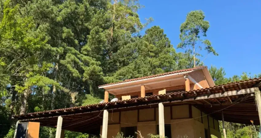 Sítio à venda com eacritura – com casa e galpão - porteira fechada