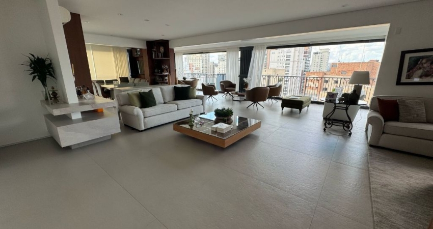 Apartamento Maravilhoso com 363M² em Moema - 4 Suites - 5 vagas