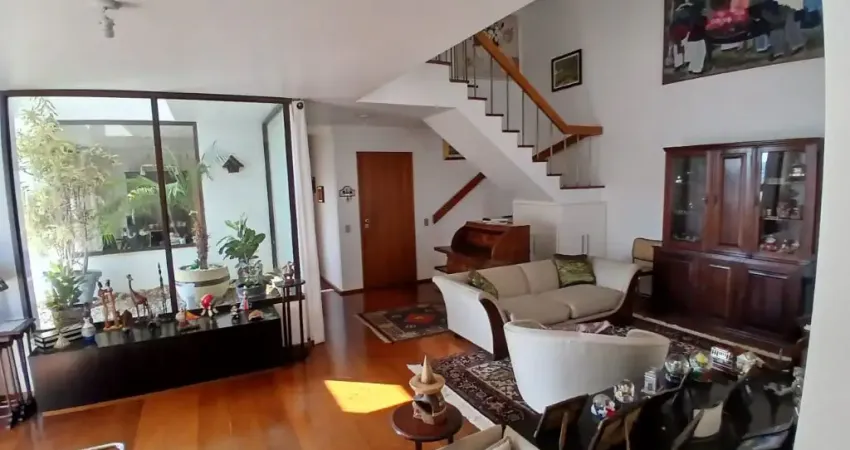 Apartamento Duplex em Higienópolis com 280m², 4 quartos, 3 suites e 5 vagas.