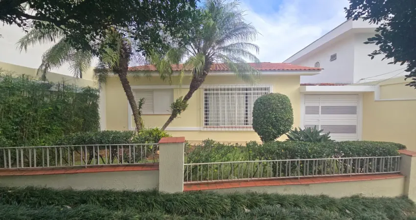 Casa Maravilhosa 3 dormitórios , 3 banheiros e 2 garagens com Lindo Jardim